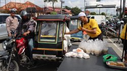 Polres Aceh Tengah Kembali Gelar “Jum’at Berbagi”, Bagikan Makanan dan Bubur Kacang Hijau untuk Warga