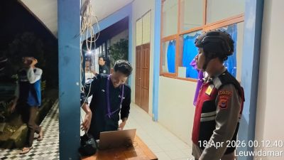Anggota Polsek Leuwidamar Polres Lebak, Patroli Malam Hari Guna Mencegah Gangguan Kamtibmas.