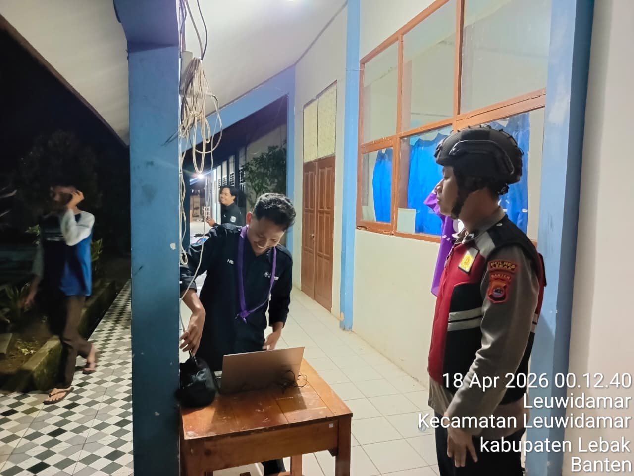 Anggota Polsek Leuwidamar Polres Lebak, Patroli Malam Hari Guna Mencegah Gangguan Kamtibmas.