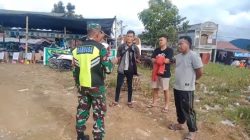 Babinsa Koramil 07/Atu Lintang Jalin Komunikasi Sosial Komsos Bersama Warga Desa Binaan