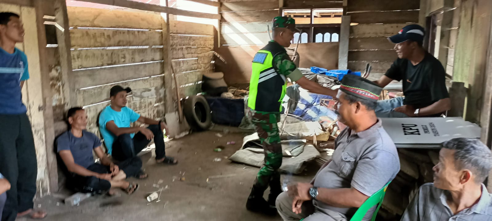 Babinsa Koramil 08/Silihnara Jalin Komunikasi Sosial Bersama Warga Binaan