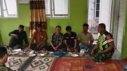 Babinsa Koramil 09/Ketol Laksanakan Komsos Bersama Tokoh Masyarakat di Blang Mancung