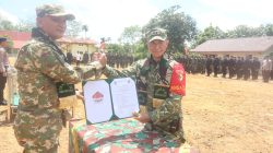 Bupati Sarolangun dan Dansatgas TMMD Ke-128 Kodim 0420/Sarko Tanda Tangani Nota Kesepakatan