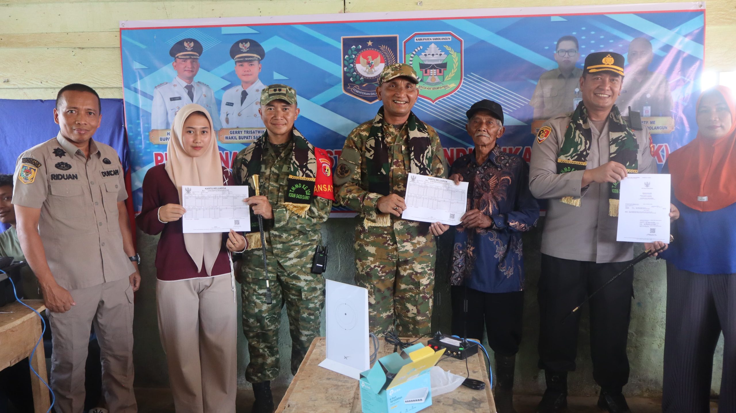 TMMD ke-128 Kodim 0420/Sarko Hadirkan Layanan Administrasi Gratis Untuk Warga Desa Seko Besar