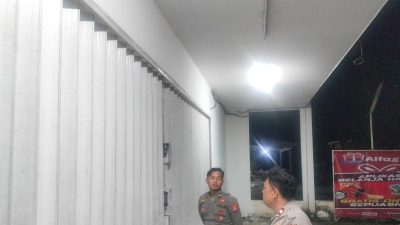 Anggota Polsek Leuwidamar Polres Lebak, Patroli Malam Hari Guna Mencegah Gangguan Kamtibmas
