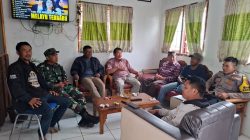 Babinsa Koramil 01/Lut Tawar Laksanakan Komsos Bersama Warga Desa Binaan