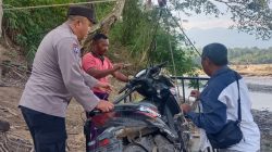 Pasca Bencana, Polsek Linge Bantu Penyeberangan Warga dan Semangati Siswa Belajar di Tenda Darurat