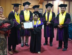 Wabup Khafidh Mewisuda 27 Orang Lansia Tangguh