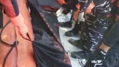 Korban Hanyut Terseret Ombak di Pantai Cikeusal Cibobos Berhasil Di Evakuasi Team SAR Gabungan